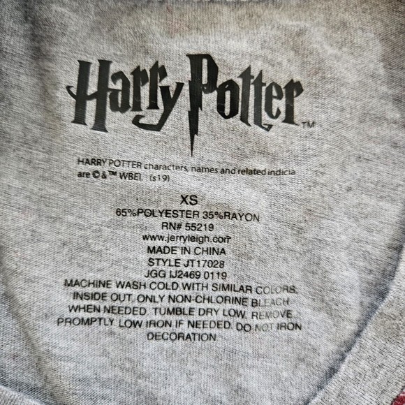 Womens Harry Potter Muggle Mom T-Shirt Gray Patterned Size XS Hogwarts 9 3/4 - Picture 3 of 4